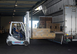 荷物の積み下ろし